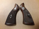 SMITH & WESSON K-FRAME GRIPS, SQUARE BUTT, DIAMOND - 1 of 5