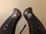 SMITH & WESSON N-FRAME SQUARE BUTT DIAMOND CHECKERED GRIPS - 2 of 5