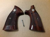 SMITH & WESSON K-FRAME SQUARE BUTT TARGET GRIPS - 1 of 7