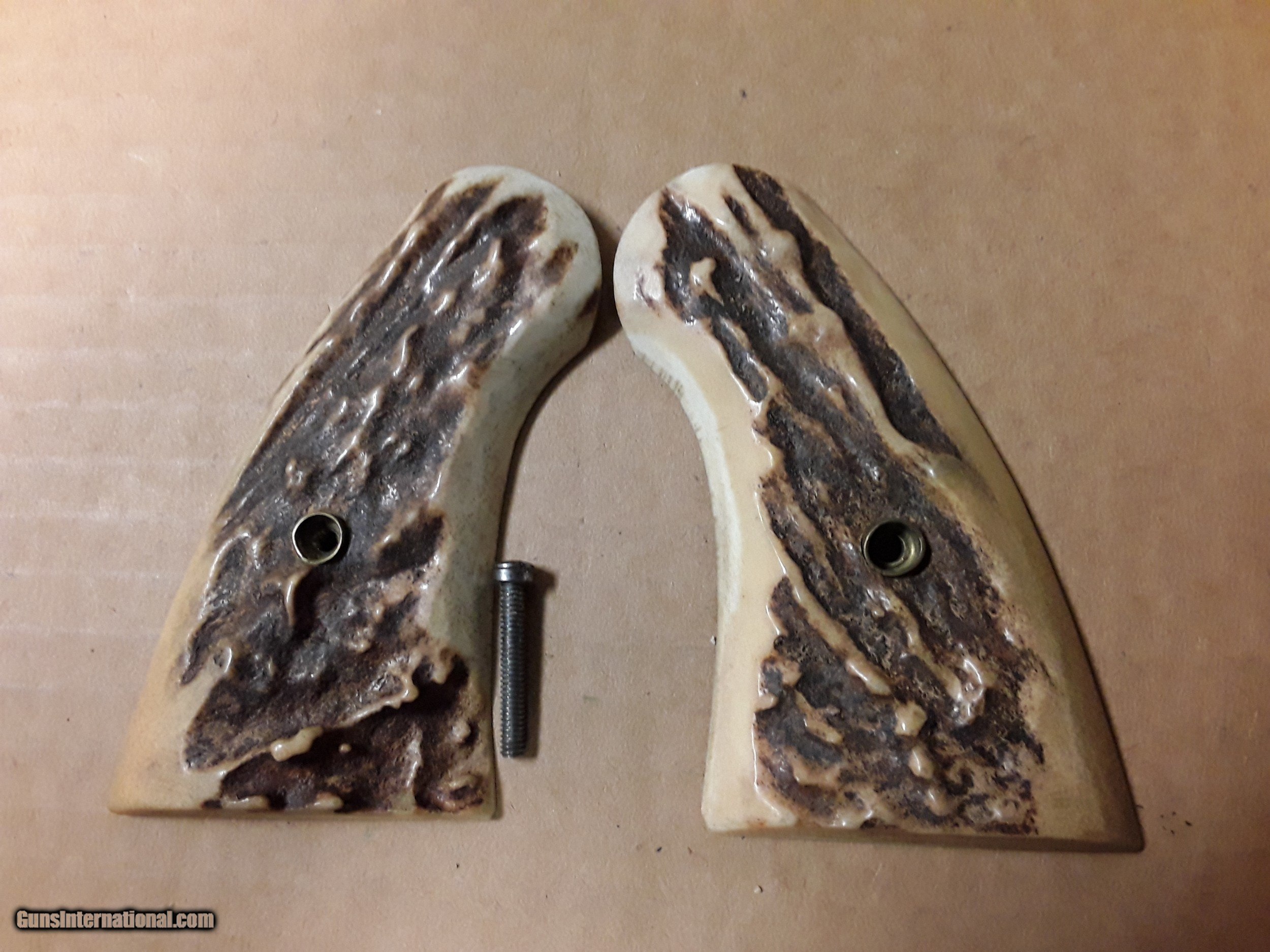 COLT OFFICAL POLICE "STAGHORN" GRIPS WITH SCREW