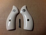 SMITH & WESSON J-FRAME ROUND BUTT MAGNA IVORY STYLE GRIPS - 1 of 4