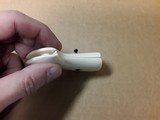 SMITH & WESSON J-FRAME ROUND BUTT MAGNA IVORY STYLE GRIPS - 4 of 4