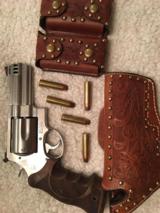 SMITH & WESSON
500 MAG. - 2 of 8