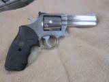 Smith & Wesson S&W Model 686 4" barrel.357 Magnum - 1 of 7