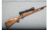 Weatherby Mark V - 7mm WBY Mag. - 1 of 9