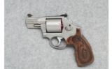 Smith & Wesson Model 686-6 - .357 Mag. - 2 of 3