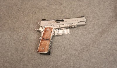 Sig Sauer ~ 1911 ~ .45Auto