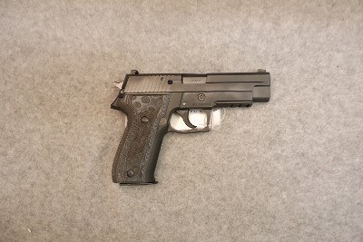 Sig Sauer ~ P226 Stainless ~ .40 S&W - Image 1 of 2
