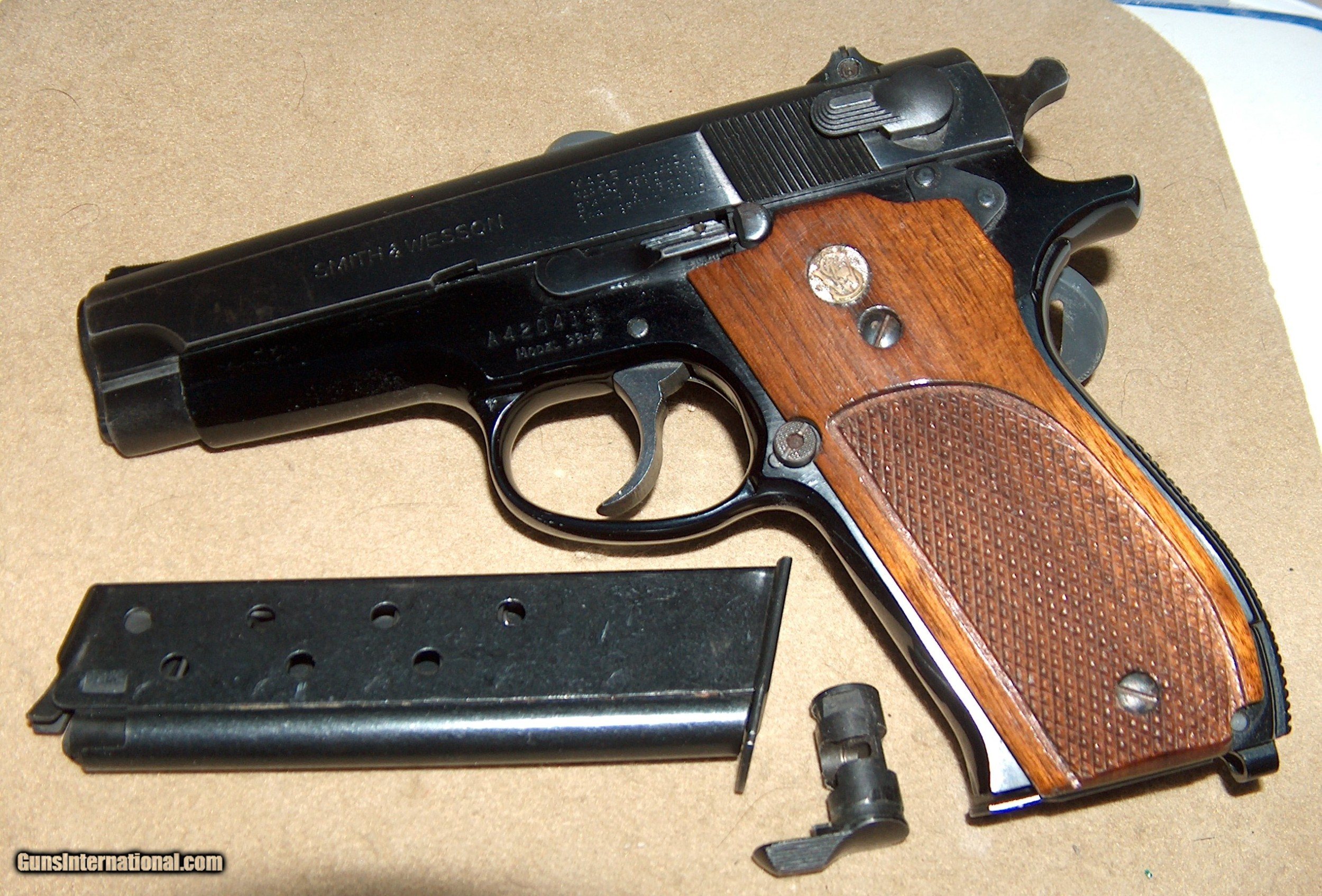 SMITH & WESSON Model 39-2, 9mm Semiautomatic Pistol