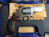 Smith & Wesson S&W 686 Plus Deluxe, 7Rd, 3in, .357 Mag. Revolver with HKS Speedloader
- 2 of 10