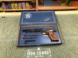 Smith & Wesson 41 22 Lr In Box 3 Mags 1960-70's - 1 of 25