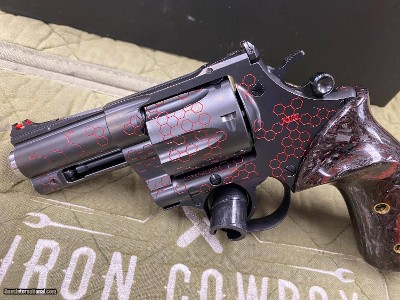 *Limited Edition* Korth Adrenaline 357 MAG #007 Full Surface Engraving w/Deep-etched Hexagonal Pattern Hand Painted - Image 9 of 13