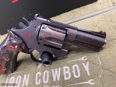 *Limited Edition* Korth Adrenaline 357 MAG #007 Full Surface Engraving w/Deep-etched Hexagonal Pattern Hand Painted - Image 7 of 13