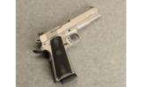 Smith & Wesson SW1911 .45 ACP - 1 of 2