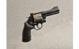 Smith & Wesson 329 PD Airlite.44 Magnum - 1 of 2
