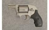Smith & Wesson 638-3 Airweight
.38 SPL+P - 2 of 2