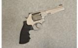 Smith & Wesson Model 986
9mm Luger - 1 of 2