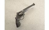 Smith & Wesson M629-6 Stealth Hunter .44 Magnum - 1 of 2