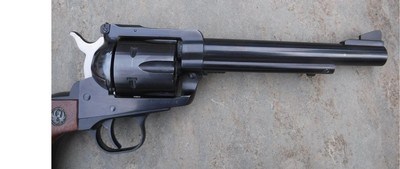 RUGER NEW MODEL BLACK HAWK ,357 MAGNUM - 6 1/2" BARREL - Image 4 of 8