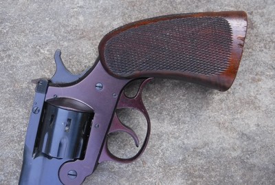 HARRINGTON & RICHARDSON9 SHOT DOUBLE ACTIN REVOLVER - 6