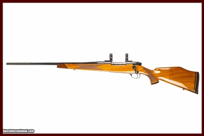 LEFT-HAND WEATHERBY MARK V DELUXE 300WBY