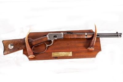 WINCHESTER 1892 JOHN WAYNE COMMEMORATIVE 44-40 - Image 7 of 8