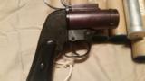 EUREKA VACUUM CLEANER CO. 1942 WWII M8 FLARE PISTOL with 6 original Parachute Flares and Storage Bin OFFERS CONSIDERED - 3 of 12