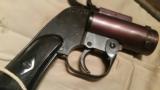 EUREKA VACUUM CLEANER CO. 1942 WWII M8 FLARE PISTOL with 6 original Parachute Flares and Storage Bin OFFERS CONSIDERED - 10 of 12