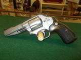 Smith & Wesson 686-6 - 1 of 3