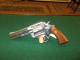 SMITH & WESSON
357
REVOLVER - 1 of 4