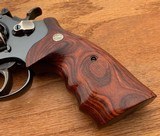 Smith & Wesson (S&W) Model 17-3 K22 Masterpiece Target revolver with Pinto finish & rosewood combat grips - 3 of 19