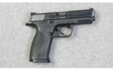 Smith & Wesson M&P40 .40 Smith & Wesson - 1 of 2