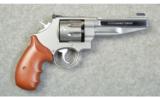 Smith & Wesson Performance Center 627-6 .357 Magnum - 1 of 2