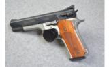 Smith&Wesson
Model 745
.45 Auto - 2 of 2