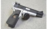 Browning Hi Power.9 MM Luger - 1 of 2