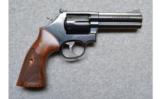 Smith&Wesson 586-8,357 Magnum - 1 of 2