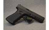 Glock ~ 22 ~ .40 S&W - 1 of 3