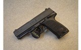 Heckler & Koch ~ USP ~ .40 S&W - 1 of 2