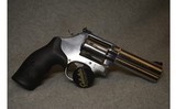 Smith & Wesson ~ 686-6 ~ .357 Magnum - 2 of 3