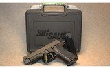 Sig Sauer ~ P226 ~ .40 S&W - 1 of 4