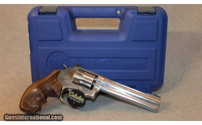 Smith & Wesson ~ 617-6 ~ .357 Magnum