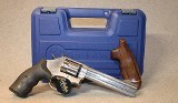 Smith & Wesson ~ 617-6 ~ .22 Long Rifle
