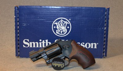 Smith & Wesson ~ 432-UC ~ .32 H&R Magnum