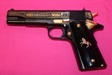 Colt Oscuro Y Oro - 1 of 7