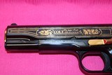 Colt Oscuro Y Oro - 2 of 7