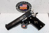 Colt Oscuro Y Plata 38