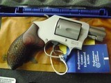 Factory New: Smith & Wesson 637 Performance Center 38 special Wood Grip - 2 of 5