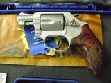Factory New: Smith & Wesson 637 Performance Center 38 special Wood Grip - 1 of 5