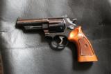 Smith and Wesson
S&W model 29 No Dash 1958 4" blue
Excellent!
Full Target 44 magnum - 1 of 15