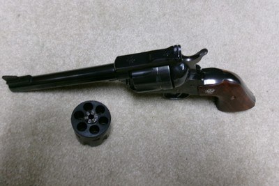 RARE RUGER “BUCKEYE” BLACKHAWK .38-40/ 10MM AUTOMATIC CYLINDER, MADE 1990. - Image 3 of 9